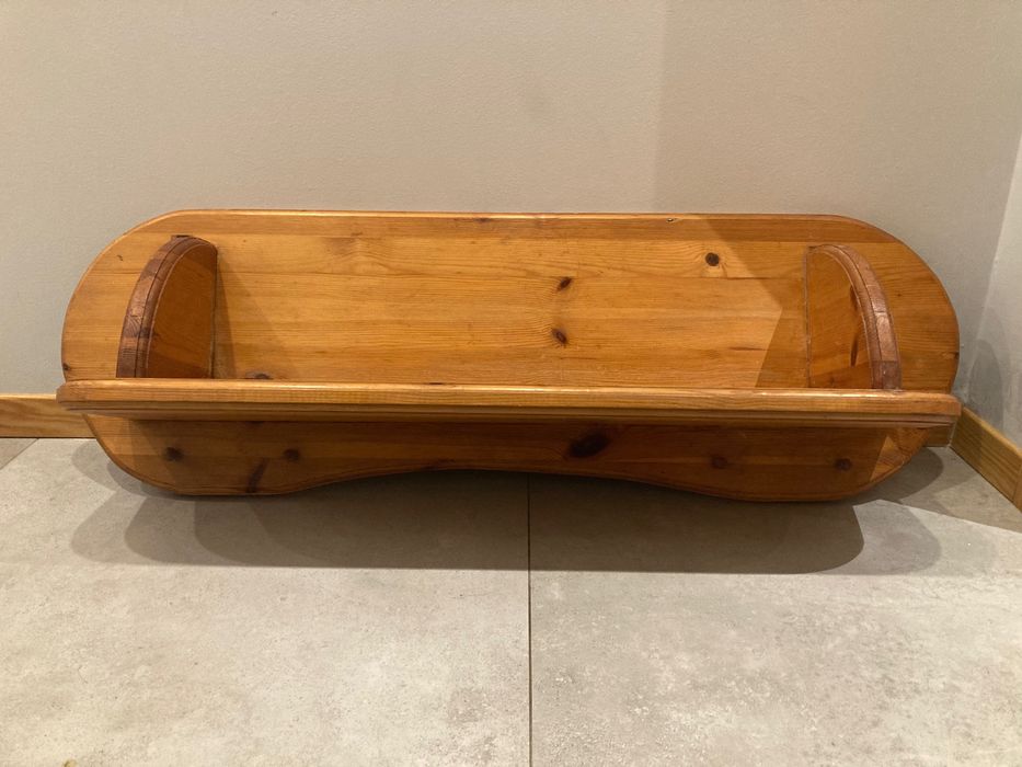 Półka sosnowa naścienna