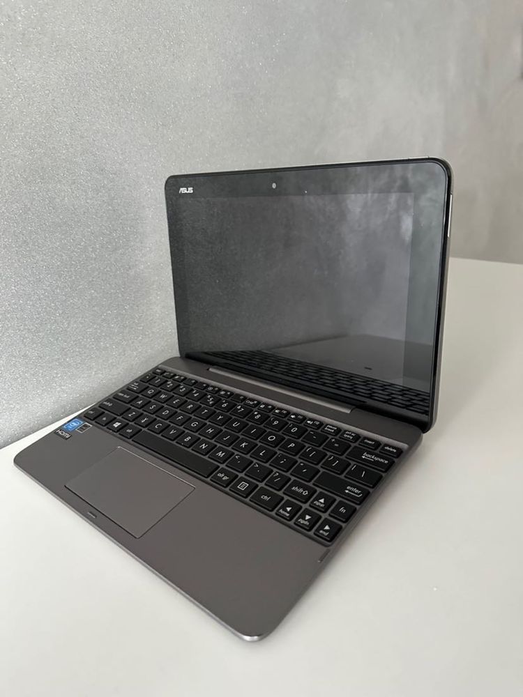 laptop  z dotykowym ekranem