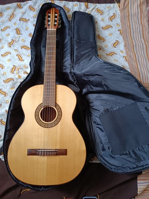 Классическая гитара мастеровая с чехлом, отличное состояние. Ель