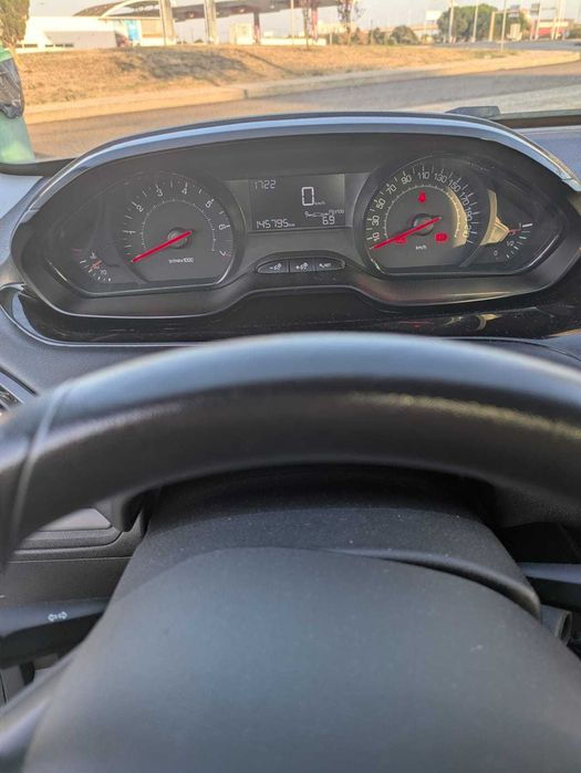 Peugeot 208 1.0 VTi (Gasolina) — 2013