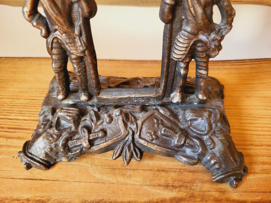 Stara przedwojenna metalowa ramka z motywem wojskowym