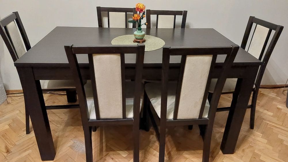Rozkładany stół Agata Meble plus 6 krzeseł