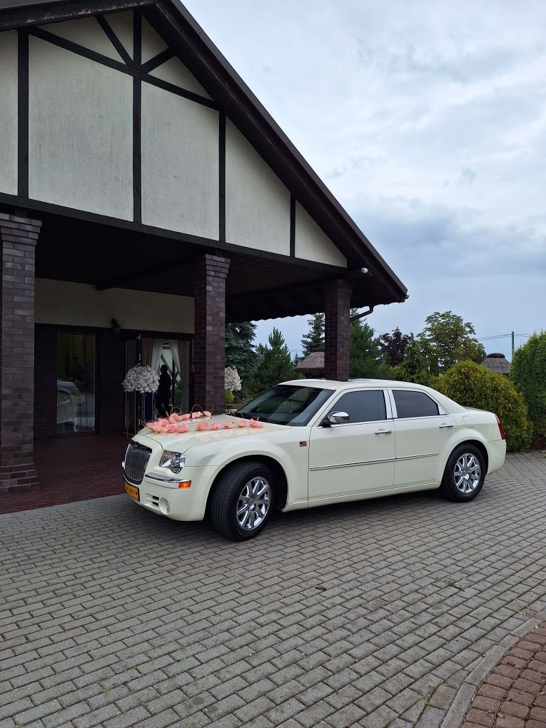 Auto do ślubu Chrysler 300  amerykański