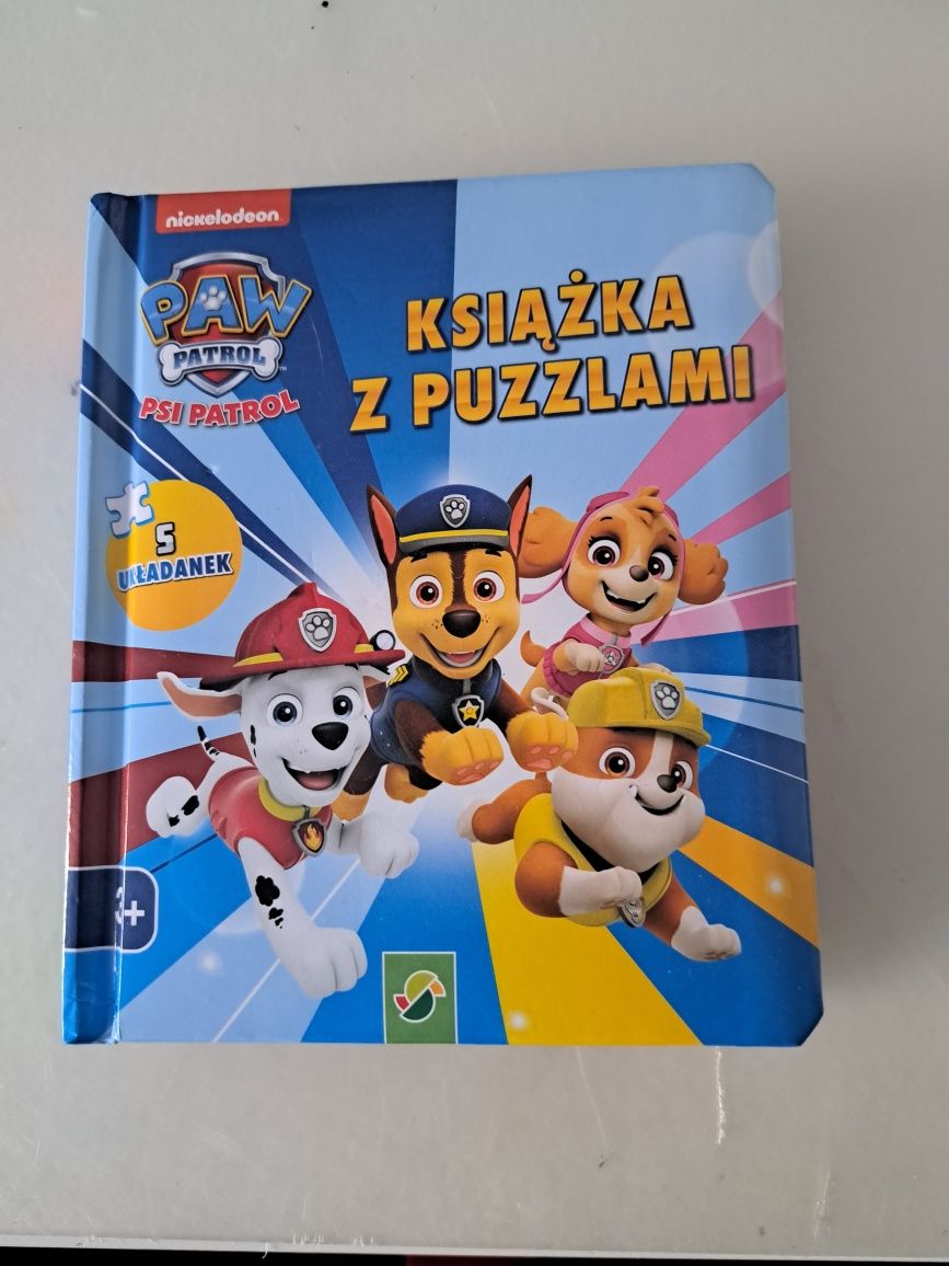 Książka Psi Patrol z PUZZLAMI