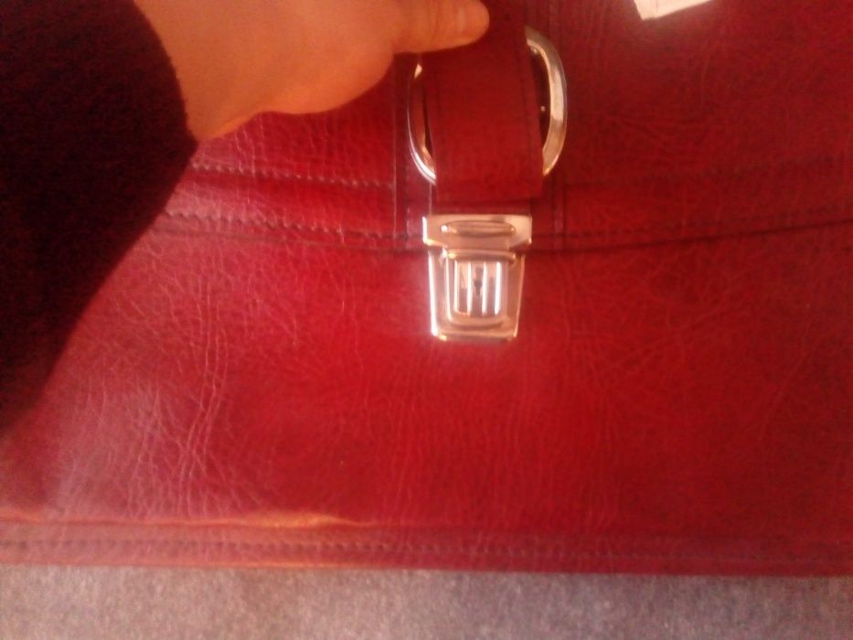 Продам портфель кожаный деловой