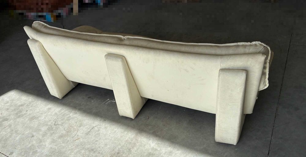 Sofá de 3 lugares em pele branca - Qtd. 1 Und.