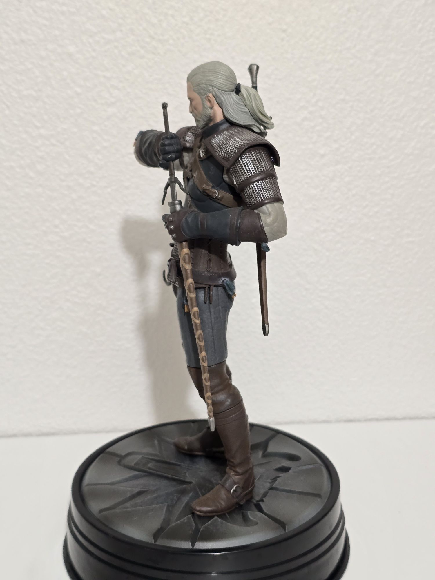 Geralt The Witcher Dark Horse statue