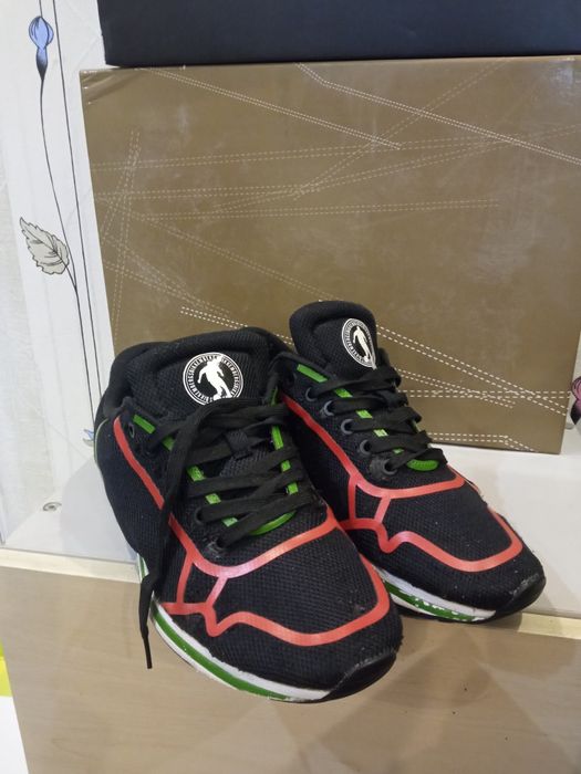 Продам оригинальные кроссовки Bekkenbergs .