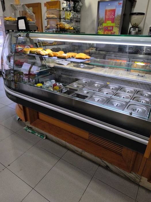 Recheio de pastelaria - vitrines + mobiliário