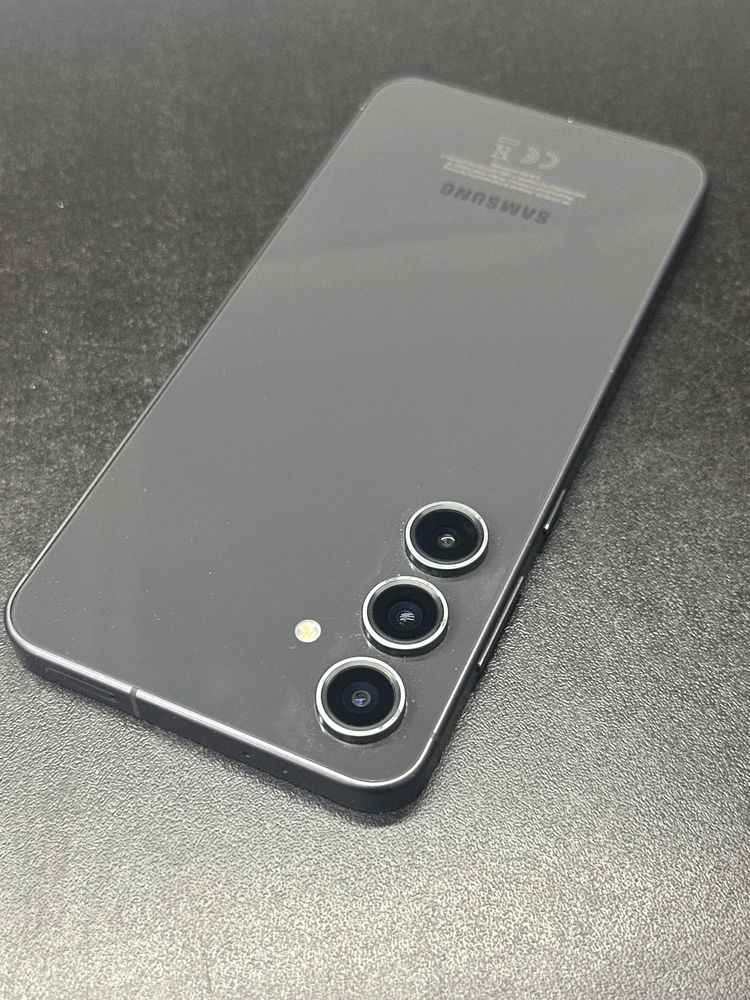 Samsung s24 Fe 8/256Gb Graphite в ідеальному стані