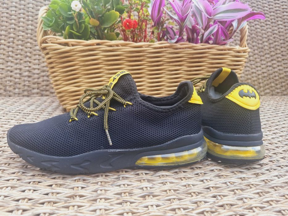 Buty sportowe R 39 BATMAN siateczkowe czarne i żółte do biegania