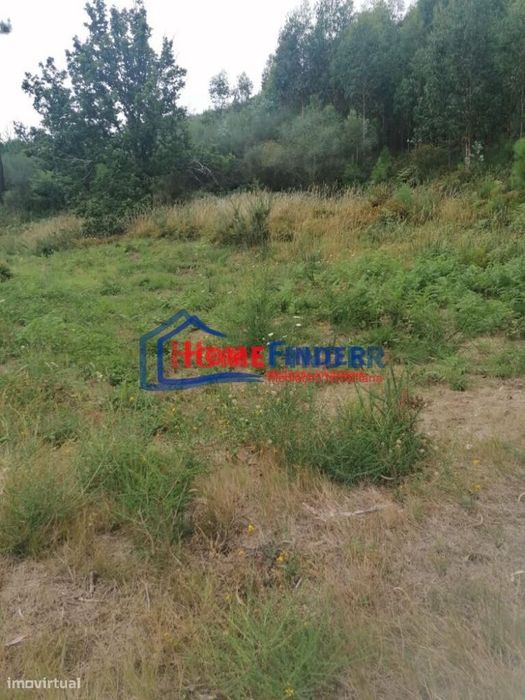 Terreno com aprox. 1.250 m2 - Monção