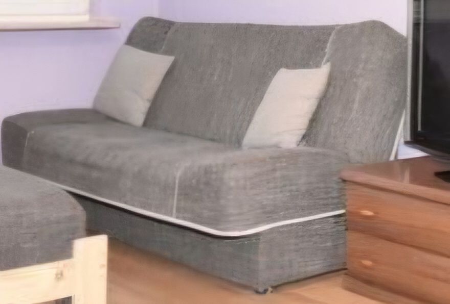 Wersalka szara używana