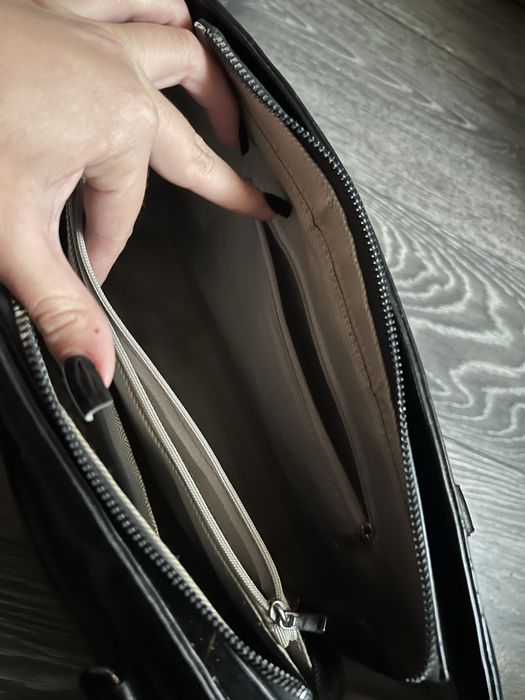 Шкіряна сумка.