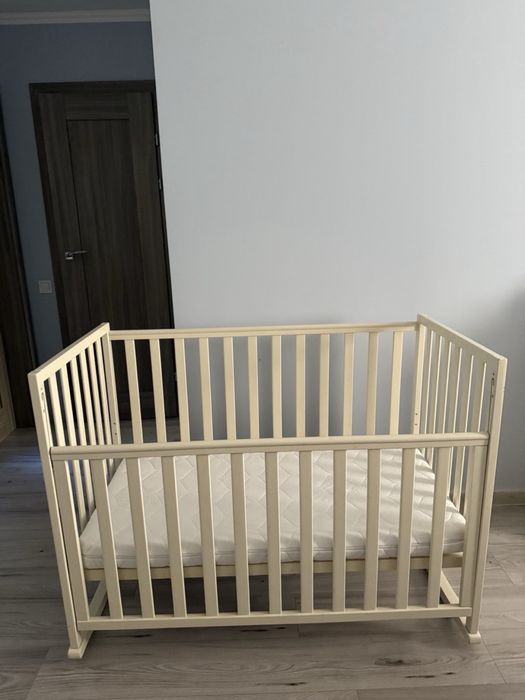 Дитяче ліжечко!!