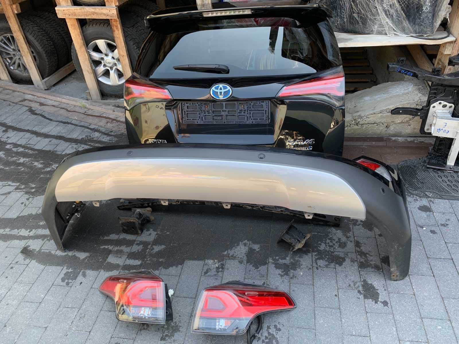 Фонарь задний левый стоп ліхтар задній Toyota RAV4 Rav 4 Рав 4 2018