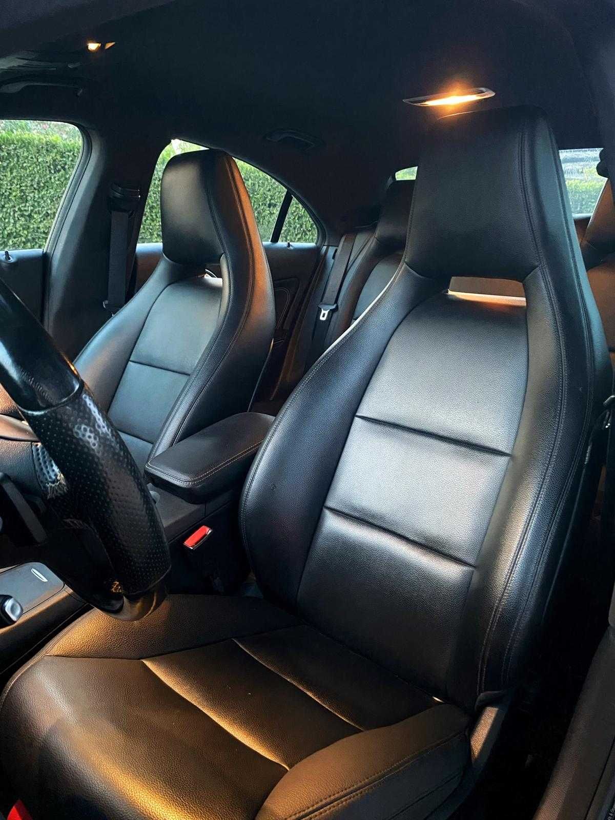 Mercedes-Benz CLA 180 - AUTOMÁTICO