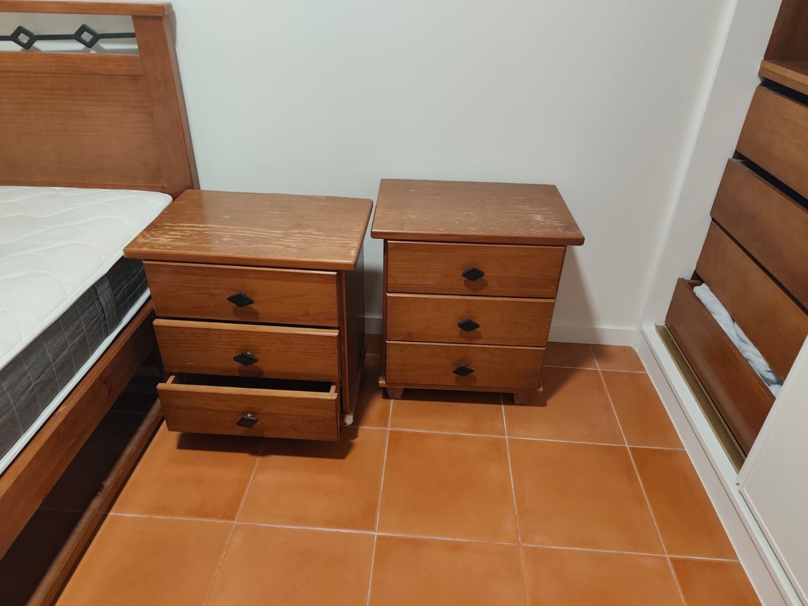 Sala e quarto com alguns toques