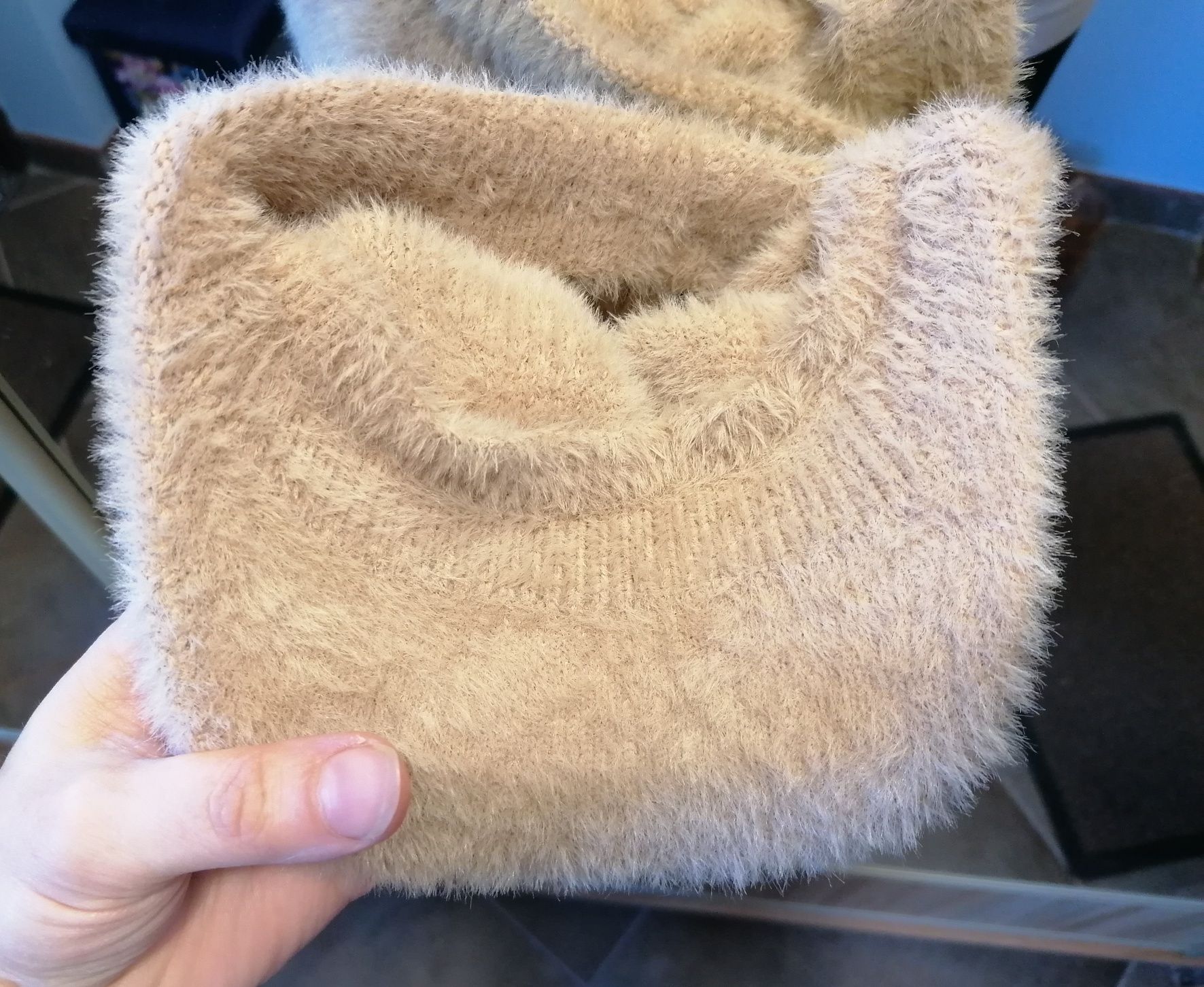 Czapka damska beżowa alpaka z daszkiem