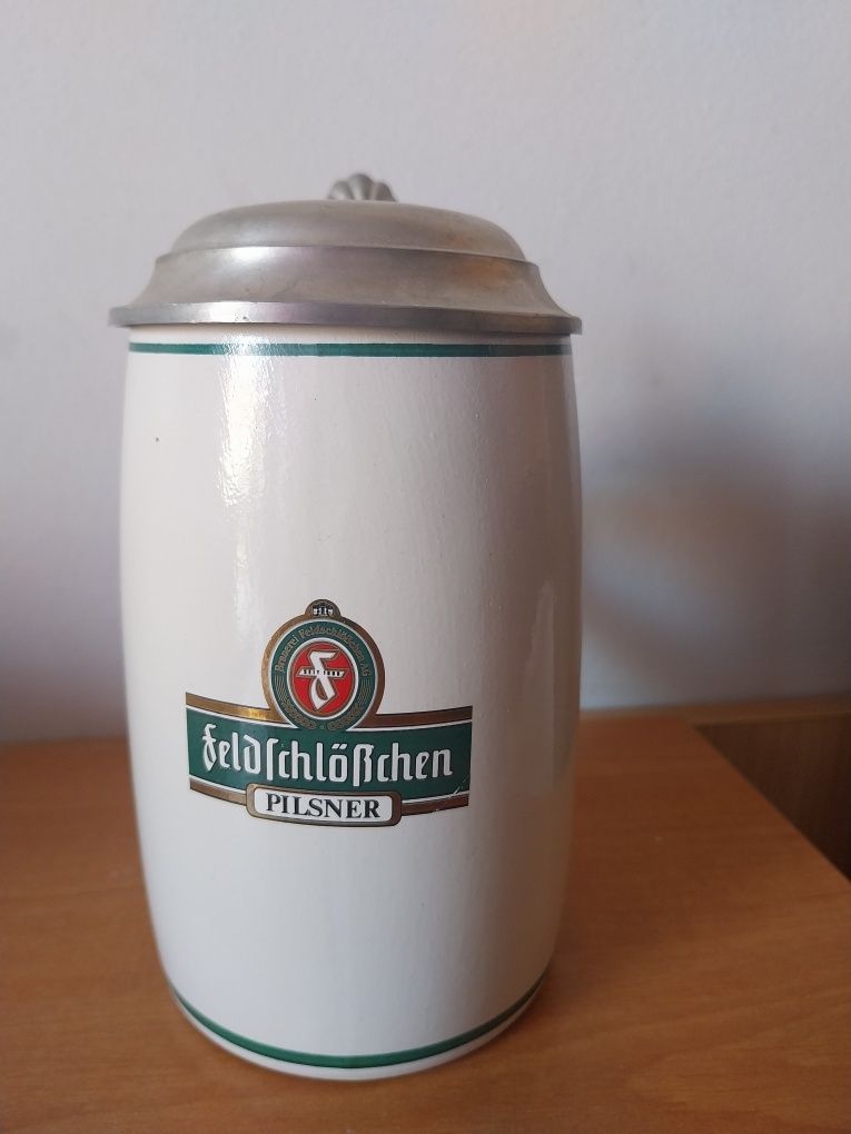 Ceramiczny kufel z cynowa klapką "Feldschlosschen", sygnowany.