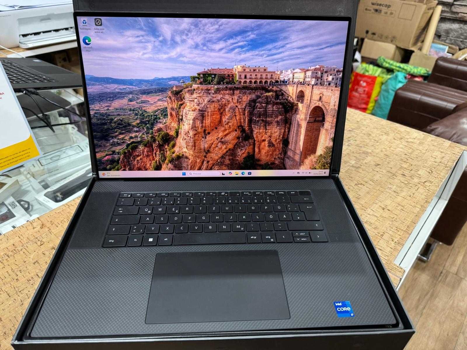 Dell XPS 17  9720 como novo em caixa.