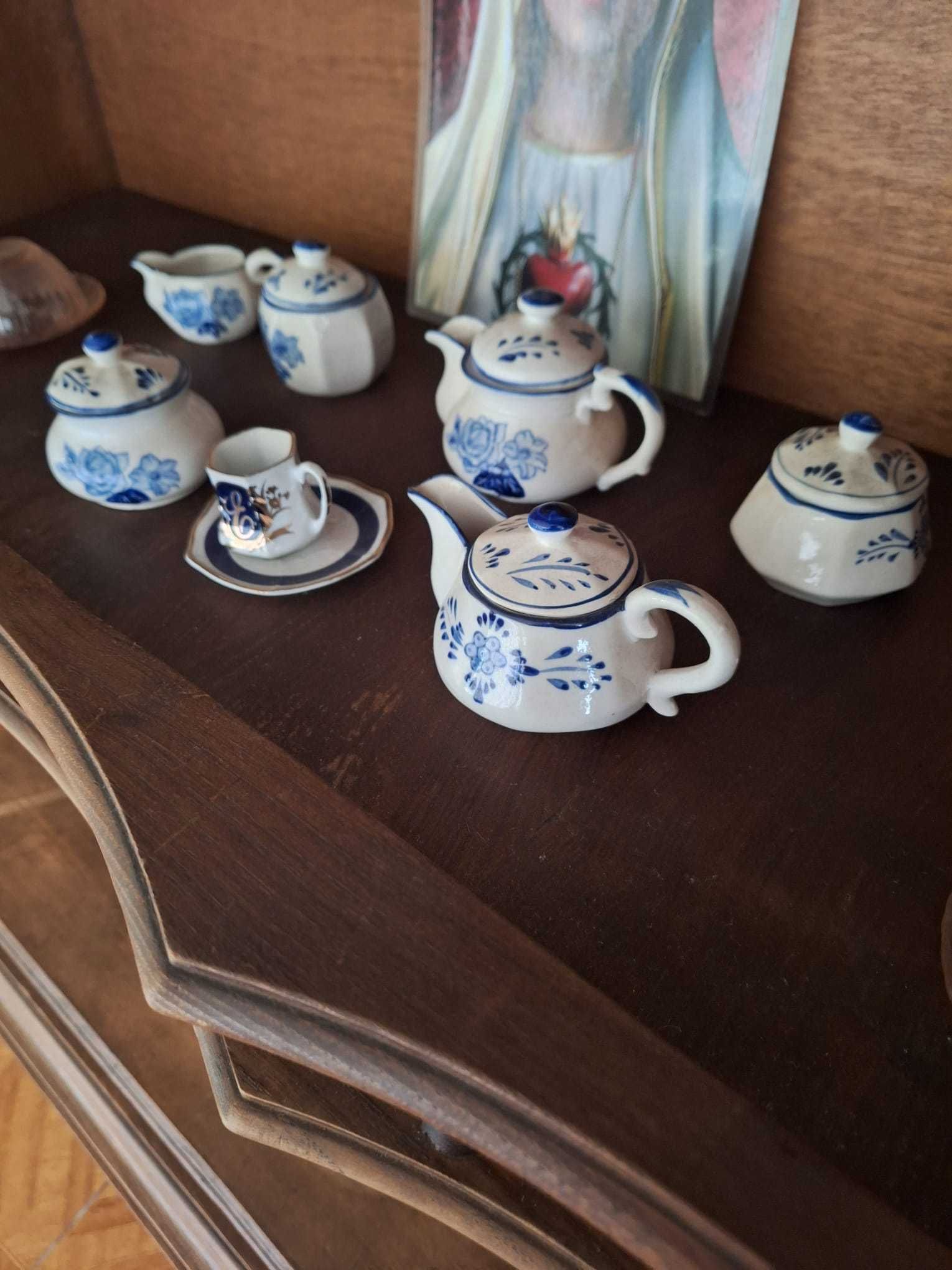 Conjunto Loiça de Antiguidades