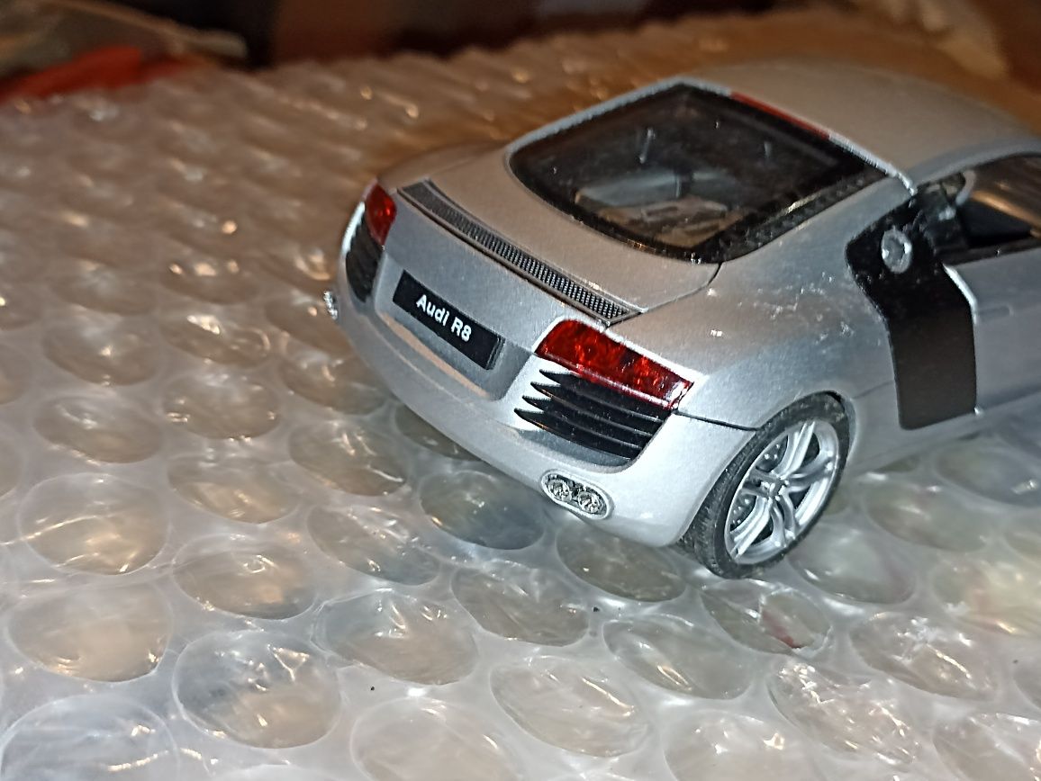 Model Samochodu Audi  R8 1:24