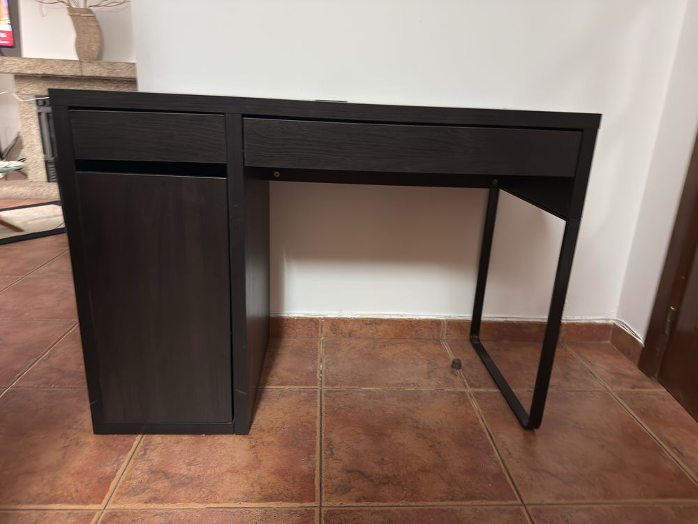 Secretária Preta IKEA