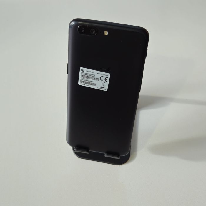 Телефон OnePlus 5 A5000