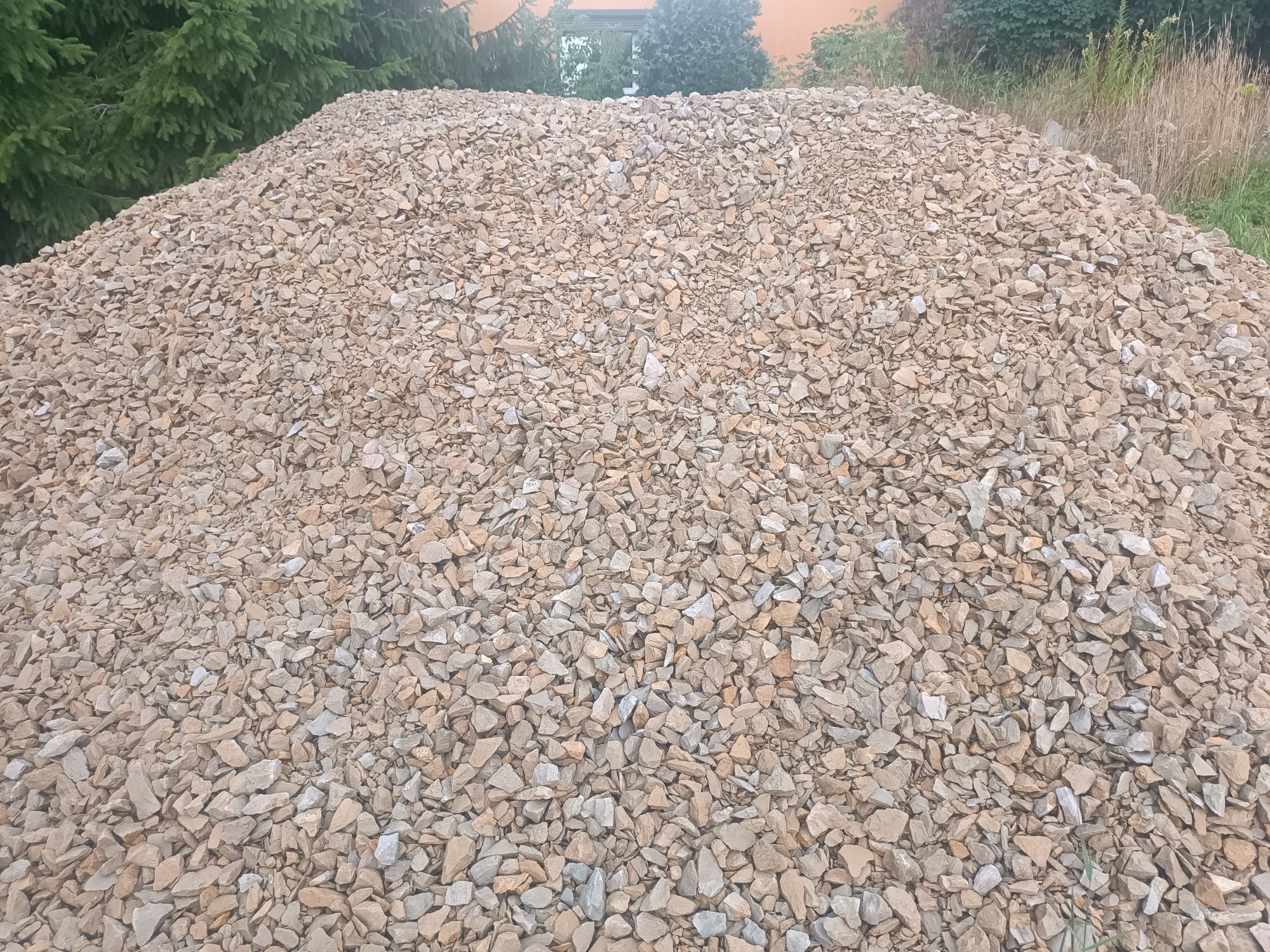 Dolomit , tłuczeń , kliniec , kruszywo, piasek , żwir , ziemia