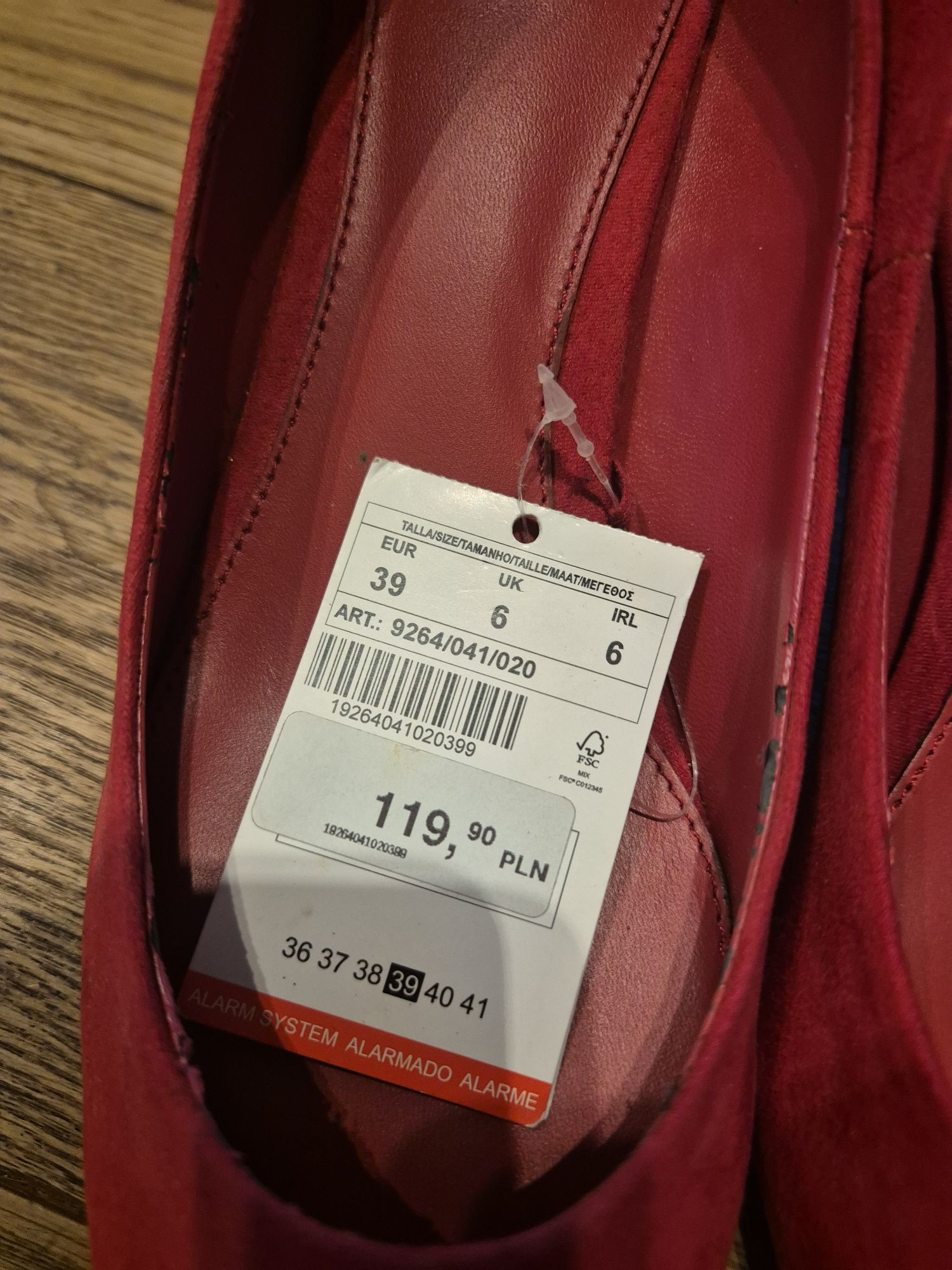 Szpilki Czerwone niskie zamszowe NOWE r.39 Stradivarius