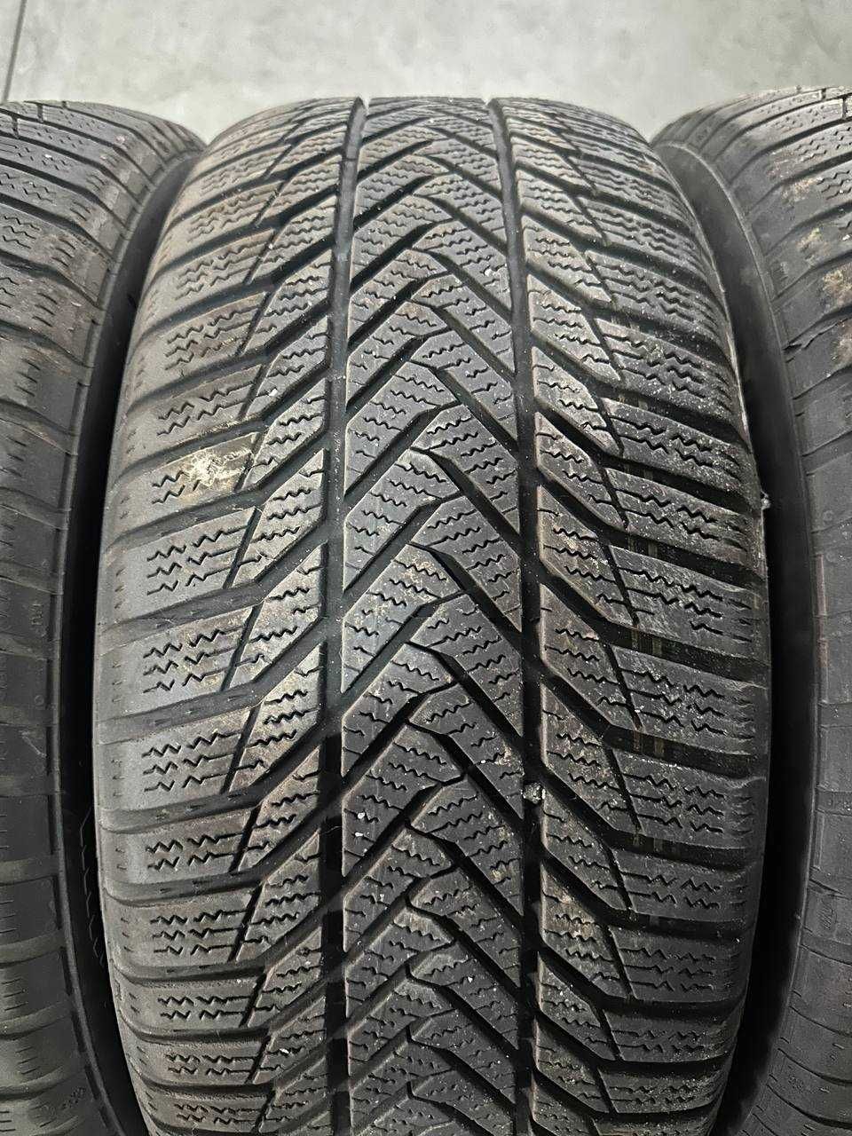 Шини зимові  215 55 R 16 Esa-Tecar. Резина зимняя   215/55 r16