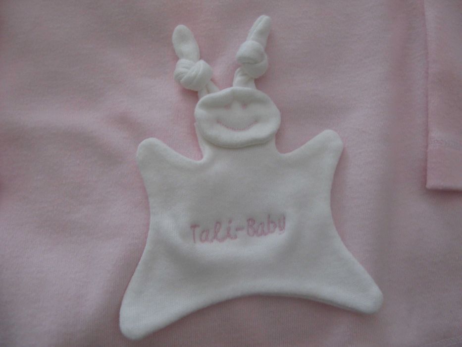 Roupa de bebé (menina) – 0 a 1 Mês: