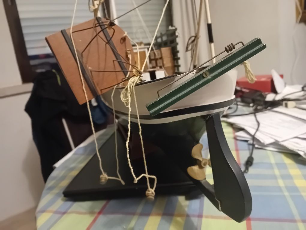 Barco Traineira pesca tradicional Setúbal aparelhos artes 80cmpx20larg