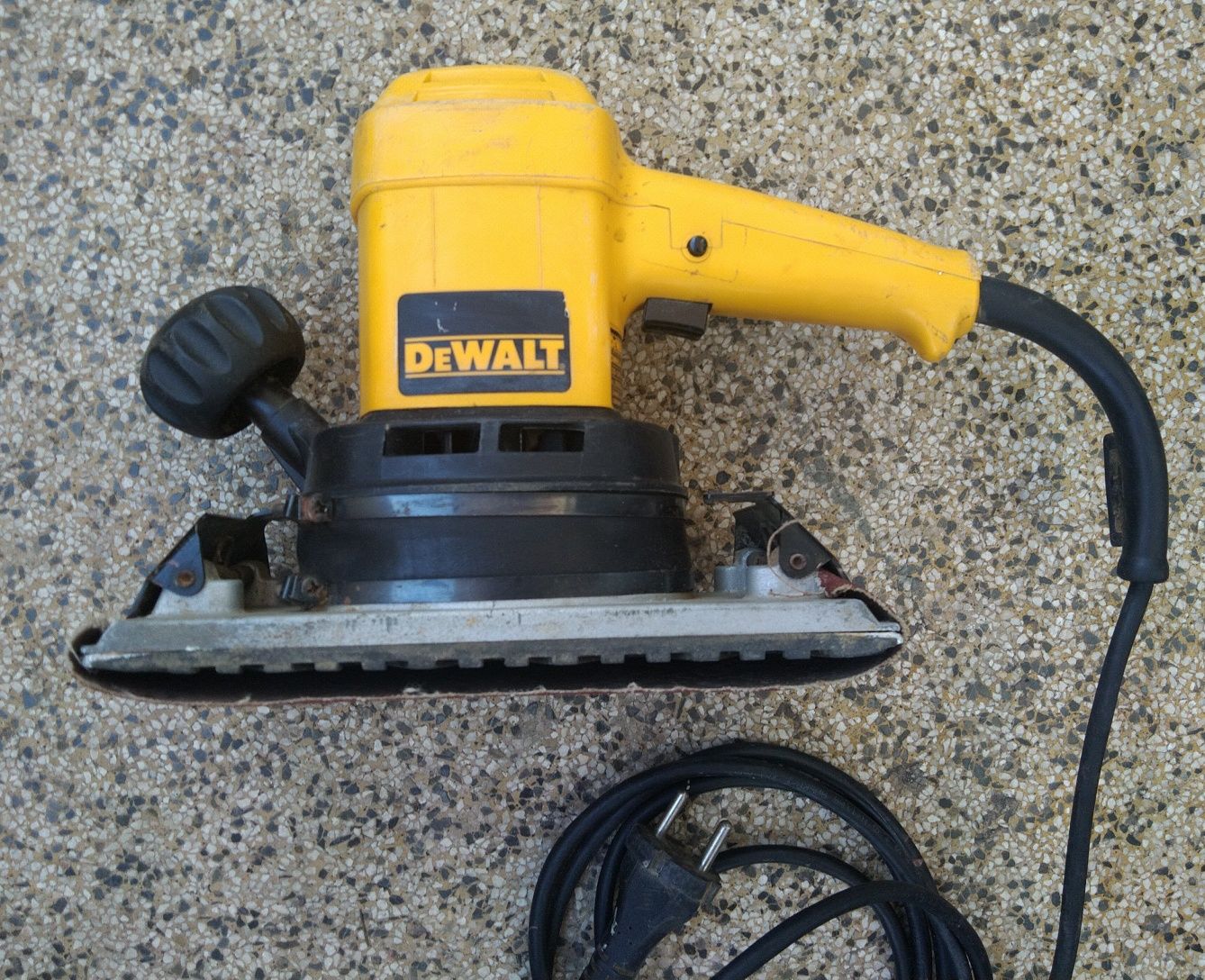 DeWalt dw 634-qs lixadeira