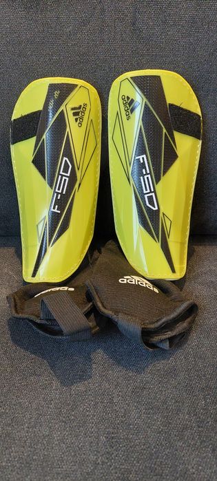 Ochraniacze na piszczele, nagolenniki Adidas F50 Replique