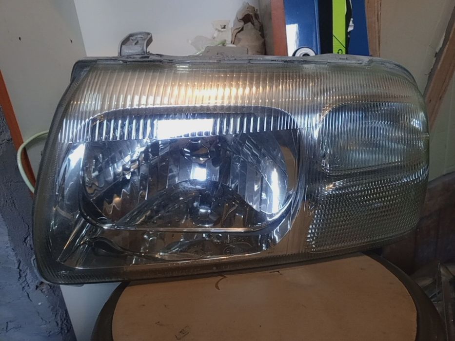 Suzuki grand Vitara lampa przednia lewa Koito