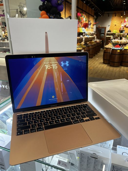 MacBook Air 13 M1 8/256 Gb чудовий