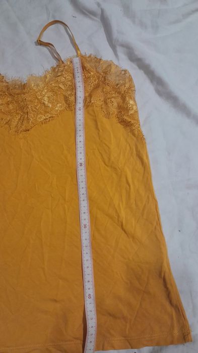 Top Bluzka żółta z koronką na ramiączkach