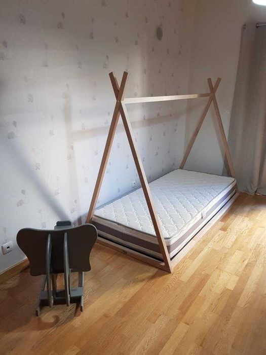 Cama para criança em muito bom estado
