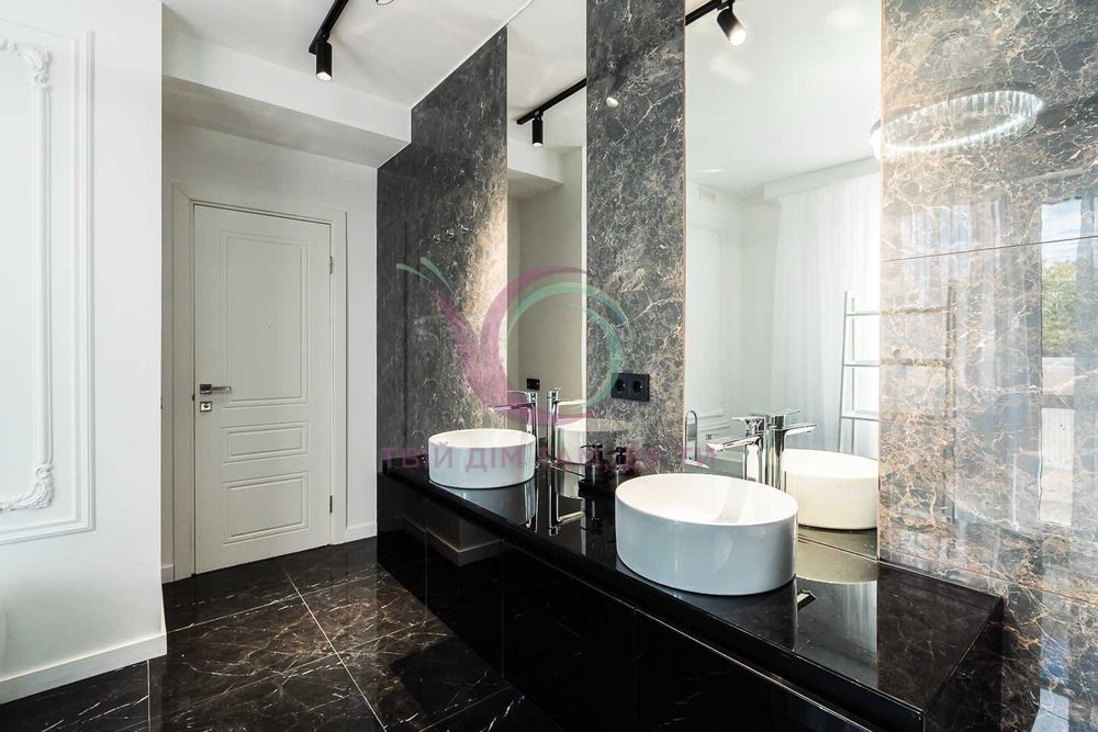 3-к. квартира з дизайнерським ремонтом по вул. Йосипа Сліпого.