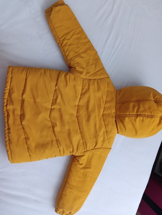 Żółta zimowa kurtka dziecięca