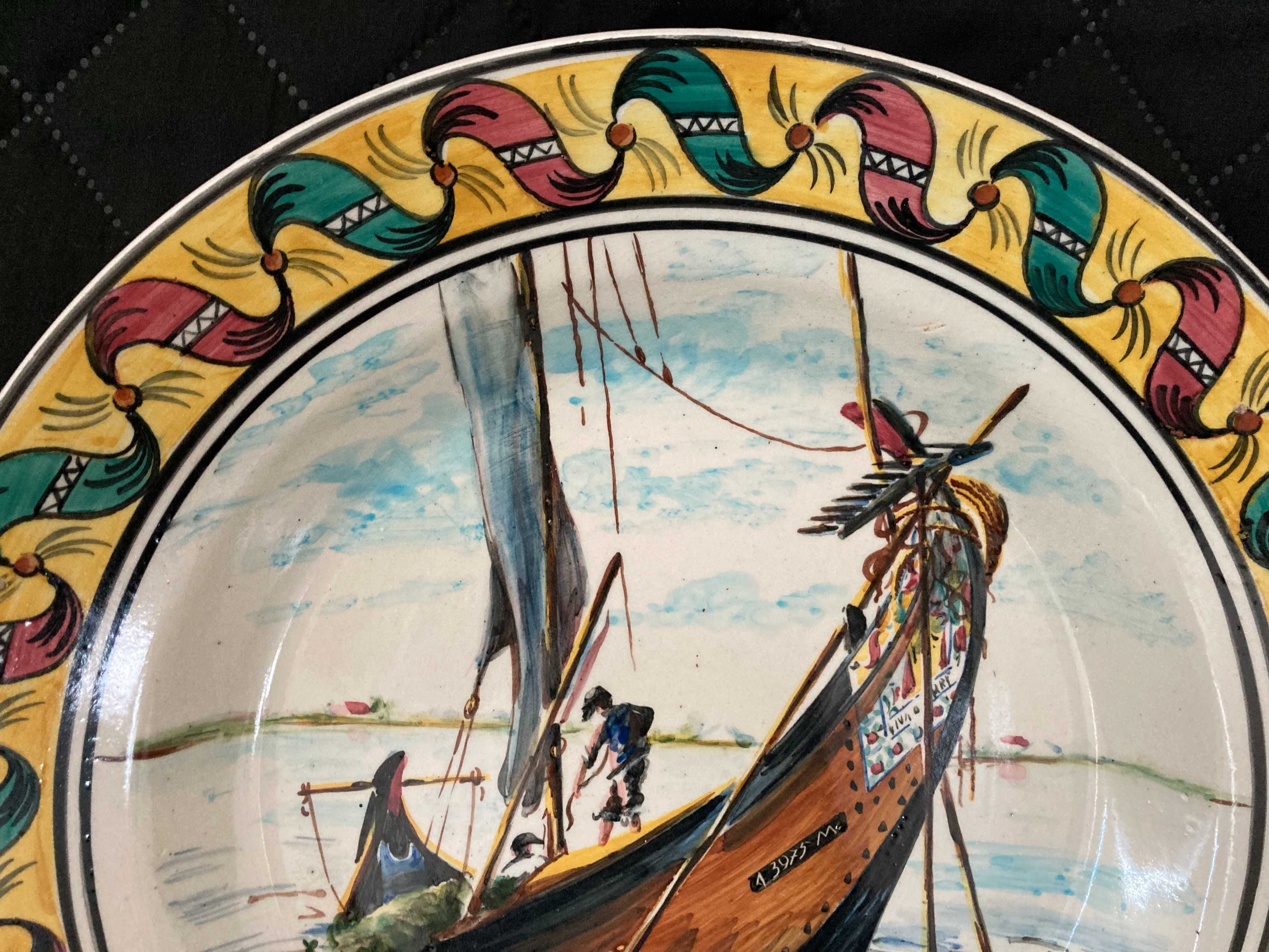 Prato de cerâmica decorativo com moliceiro