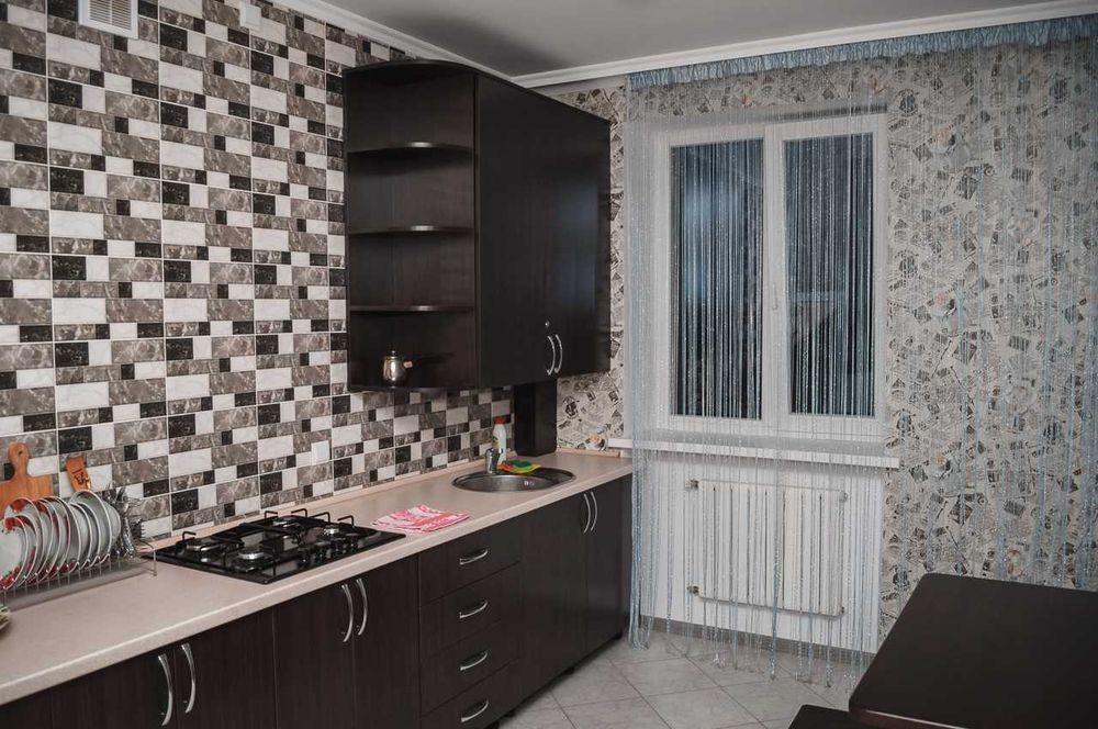 Квартира 1-к по вул. Олени Теліги, поруч військовий госпіталь