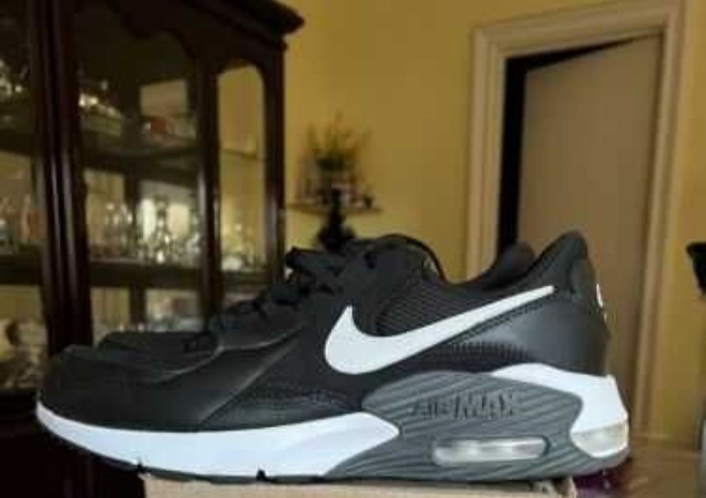 Кросcjвки  Nike Air Max Excee 43 розмірleather .