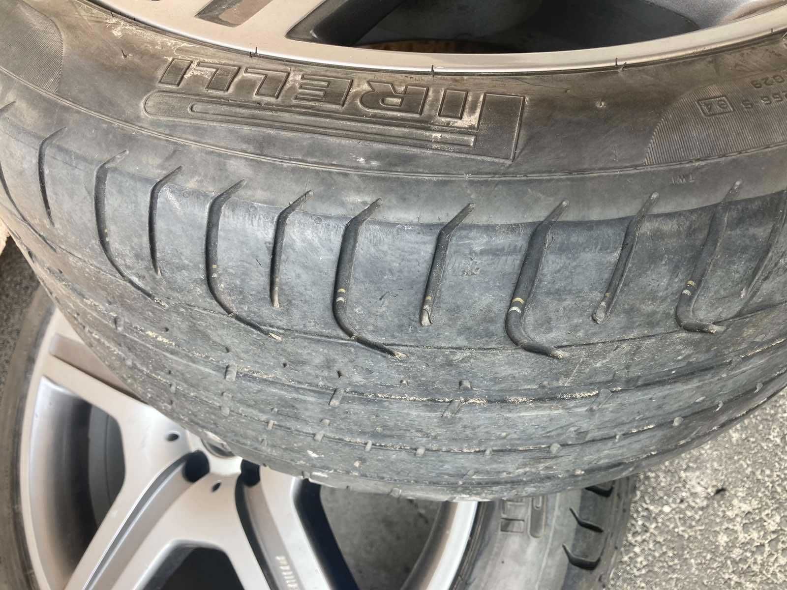 Продам пару шин 255/40 R19 100Y Pirelli  Pzero