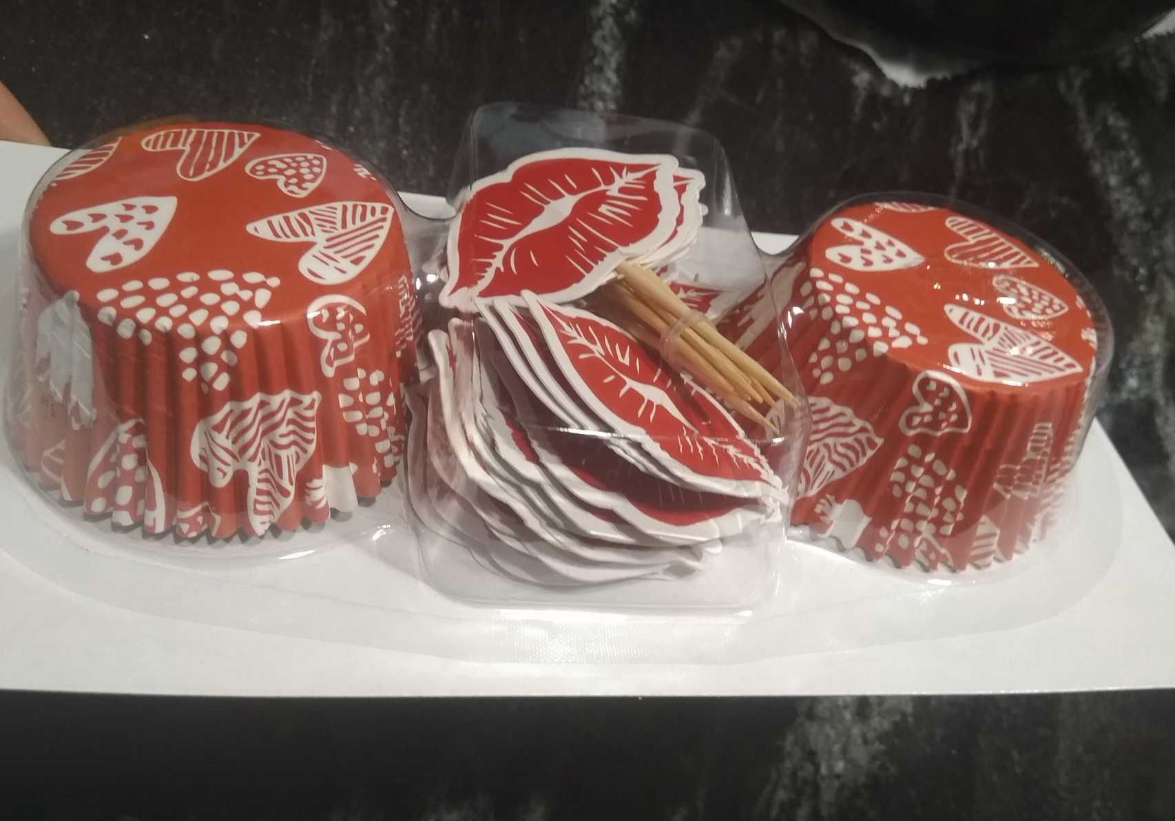 Zestaw dekoracyjny muffinki 24 papilotki topper USTA serca