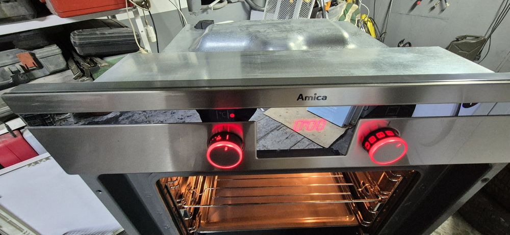 Духовка врізна AMIKA