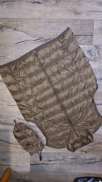 Фірмова легенька якісна тепла жилетка унисекс на пуху Uniglo! Розмір L