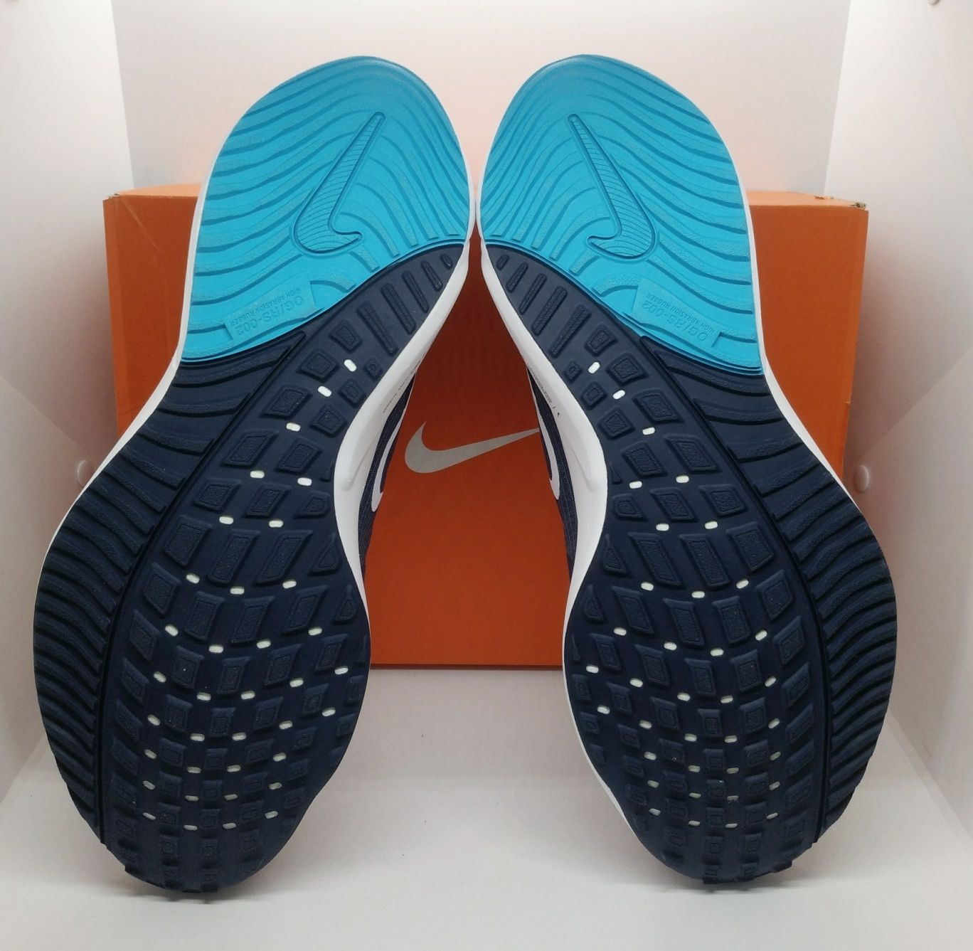 дышащие EU43 27,5см кроссовки Nike Air Zoom Vomero оригинал